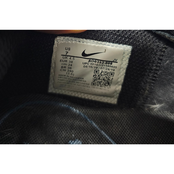 Nike women's size 7 air max motion Blue - Picture 5 of 6